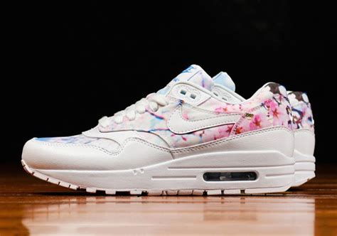 nike schoenen dames met bloemen|Nike y2k sneakers dames.